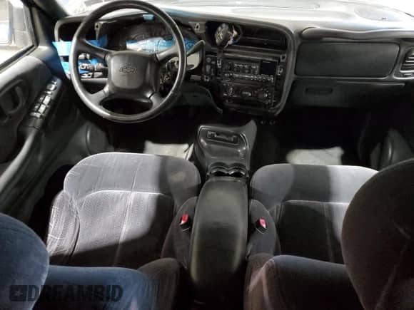 2000 Chevrolet Blazer LT with VIN 1GNDT13W8Y2260247, listed as a Copart auction lot 61902915 with 280,378 mi miles and Salvage title. Bid and sale history available at DreamBid. Image 8.