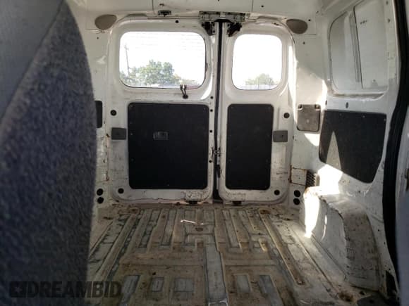 ✅ 2015 Nissan NV200 SV • VIN: 3N6CM0KN7FK735163 • Lot: 71510765. Wystawiony na Copart z przebiegiem 239 556 mil. Bezpłatny archiwum sprzedaży aukcyjnych z USA i szczegółowy raport historii pojazdu na DreamBid. Zdjęcie 10.