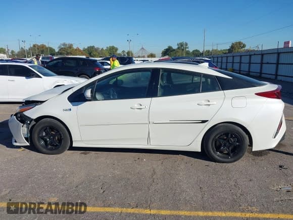 ✅ 2017 Toyota Prius Advanced • VIN: JTDKARFP0H3025277 • Lot: 43606179. Listed on IAAI with 93,334 mi. Free auction sales archive from the USA and detailed vehicle history report at DreamBid. Image 14.