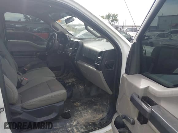 ✅ 2016 Ford F-150 XL • VIN: 1FTMF1C89GKE40384 • Lot: 43511516. Listed on IAAI with 144,890 mi. Free auction sales archive from the USA and detailed vehicle history report at DreamBid. Image 5.