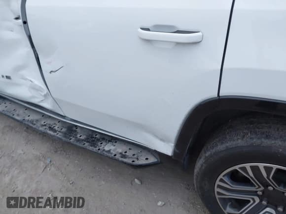 ✅ 2024 Jeep Wagoneer Series II • VIN: 1C4SJUBP2RS169557 • Lot: 43870390. Wystawiony na IAAI z przebiegiem 48 480 mil. Bezpłatny archiwum sprzedaży aukcyjnych z USA i szczegółowy raport historii pojazdu na DreamBid. Zdjęcie 17.