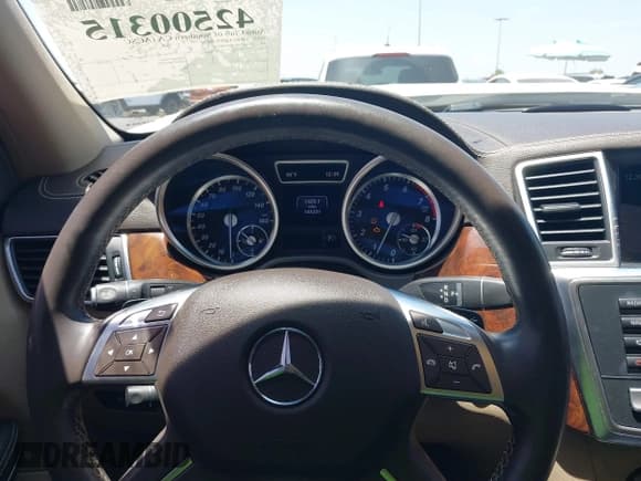 ✅ 2015 Mercedes-Benz GL 550 • VIN: 4JGDF7DE2FA468258 • Лот: 42500315. Опубликован ранее на IAAI с пробегом 145 231 миль. Бесплатный доступ к архиву аукционных продаж из США и подробный отчёт об истории автомобиля на DreamBid. Изображение 7.