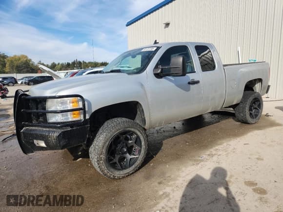 ✅ 2011 Chevrolet Silverado 1500 LT • VIN: 1GCRKSE34BZ186978 • Lot: 90125195. Listed on Copart with 192,363 mi. Free auction sales archive from the USA and detailed vehicle history report at DreamBid. Image 1.