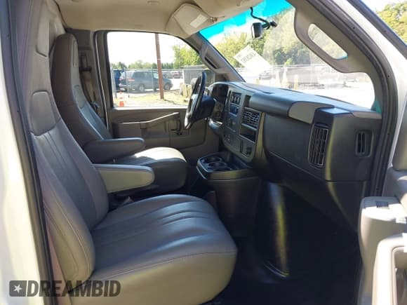 ✅ 2019 Chevrolet Express Cargo • VIN: 1GCWGAFG1K1195734 • Лот: 43028382. Опубликован ранее на IAAI с пробегом 74 555 миль. Бесплатный доступ к архиву аукционных продаж из США и подробный отчёт об истории автомобиля на DreamBid. Изображение 5.