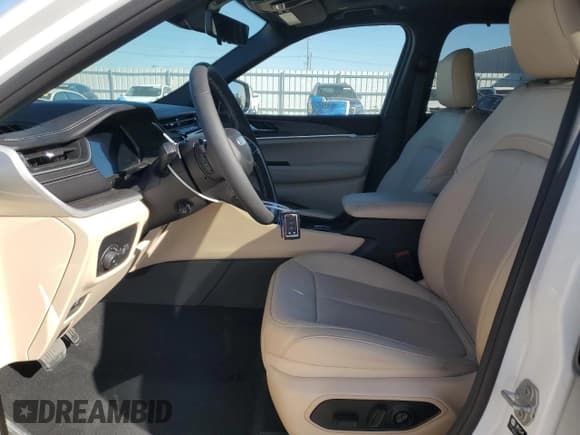 ✅ 2024 Jeep Grand Cherokee Limited • VIN: 1C4RJKBG9R8584875 • Лот: 87208575. Опубликован ранее на Copart с пробегом 10 649 миль. Бесплатный доступ к архиву аукционных продаж из США и подробный отчёт об истории автомобиля на DreamBid. Изображение 7.