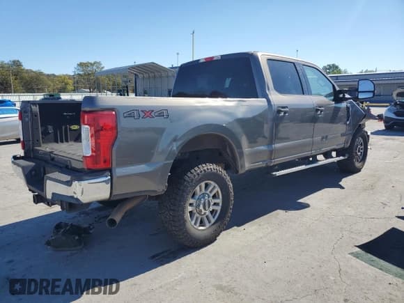 ✅ 2018 Ford F-250 XLT • VIN: 1FT7W2B62JEC08797 • Lot: 86644835. Listed on Copart with 113,813 mi. Free auction sales archive from the USA and detailed vehicle history report at DreamBid. Image 3.