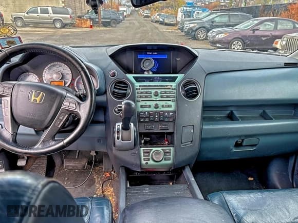 ✅ 2009 Honda Pilot Touring • VIN: 5FNYF48969B023986 • Lot: 94935315. Listed on Copart with 213,080 mi. Free auction sales archive from the USA and detailed vehicle history report at DreamBid. Image 9.