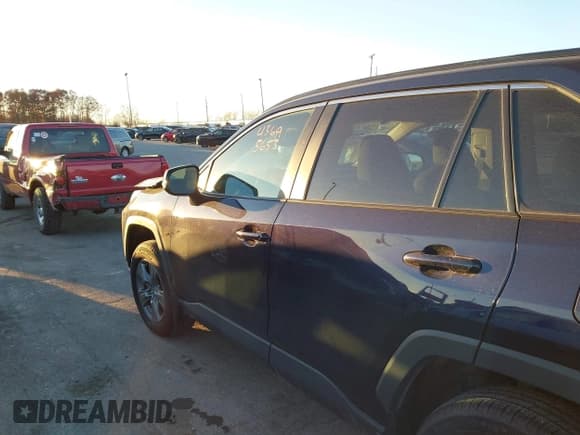 ✅ 2024 Toyota RAV4 XLE • VIN: 2T3P1RFVXRW428265 • Lot: 43695653. Listed on IAAI with 6,951 mi. Free auction sales archive from the USA and detailed vehicle history report at DreamBid. Image 14.