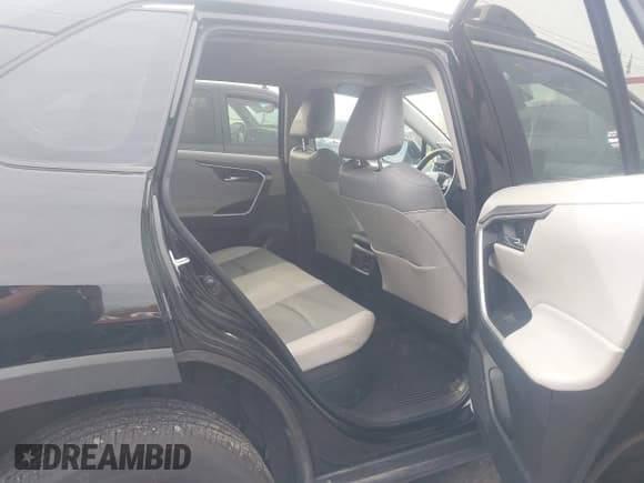 ✅ 2024 Toyota RAV4 Hybrid XLE Premium • VIN: 2T3B6RFV3RW062841 • Lot: 43664808. Wystawiony na IAAI z przebiegiem 20 170 mil. Bezpłatny archiwum sprzedaży aukcyjnych z USA i szczegółowy raport historii pojazdu na DreamBid. Zdjęcie 8.