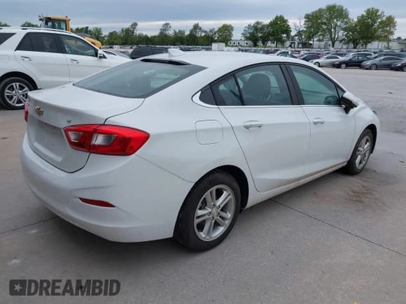 ✅ 2017 Chevrolet Cruze LT • VIN: 1G1BE5SM5H7189702 • Lot: 43065609. Listed on IAAI with 154,999 mi. Free auction sales archive from the USA and detailed vehicle history report at DreamBid. Image 4.