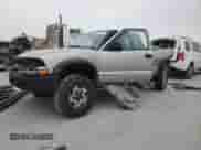 2001 Chevrolet S-10 LS ZR2 с VIN 1GCCT19W918136664, выставлен на аукционе Copart как лот 83030804 с пробегом 253 013 миль миль и Списание • Salvage title. История ставок и продаж доступна на DreamBid. Изображение 1.