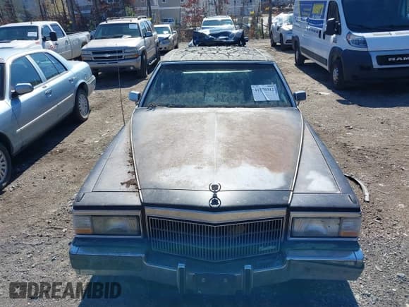 ✅ 1992 Cadillac Brougham • VIN: 1G6DW5477NR703007 • Лот: 41570312. Опубликован ранее на IAAI с пробегом 106 453 миль. Бесплатный доступ к архиву аукционных продаж из США и подробный отчёт об истории автомобиля на DreamBid. Изображение 6.
