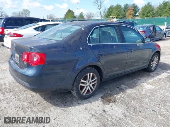 ✅ 2006 Volkswagen Jetta 2.5L • VIN: 3VWRF71K76M625318 • Лот: 41872926. Опубликован ранее на IAAI с пробегом 69 892 миль. Бесплатный доступ к архиву аукционных продаж из США и подробный отчёт об истории автомобиля на DreamBid. Изображение 4.