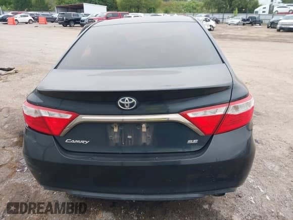 2016 Toyota Camry SE z VIN 4T1BF1FKXGU525135, wystawiony jako IAAI lot #43083684 z przebiegiem 152 966 mil mil oraz . Historia ofert i sprzedaży dostępna na DreamBid. Obrazek 16.