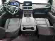 2024 Chevrolet Suburban LT z VIN 1GNSCCKD7RR253124, wystawiony jako Copart lot #82125954 z przebiegiem 25 846 mil mil oraz Szkoda całkowita • Salvage title. Historia ofert i sprzedaży dostępna na DreamBid. Obrazek 8.