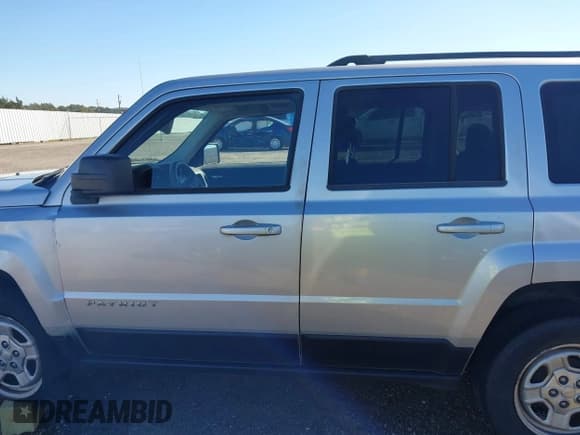 ✅ 2014 Jeep Patriot Sport • VIN: 1C4NJPBA0ED618923 • Lot: 43636784. Listed on IAAI with 241,815 mi. Free auction sales archive from the USA and detailed vehicle history report at DreamBid. Image 14.