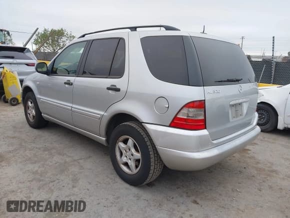 ✅ 2001 Mercedes-Benz M 320/430/500 • VIN: 4JGAB54E71A231597 • Lot: 42058829. Listed on IAAI with 233,005 mi. Free auction sales archive from the USA and detailed vehicle history report at DreamBid. Image 3.