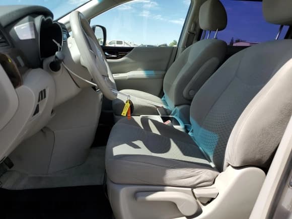 ✅ 2014 Nissan Quest S • VIN: JN8AE2KP7E9100633 • Lot: 67205175. Wystawiony na Copart z przebiegiem 99 479 mil. Bezpłatny archiwum sprzedaży aukcyjnych z USA i szczegółowy raport historii pojazdu na DreamBid. Zdjęcie 7.