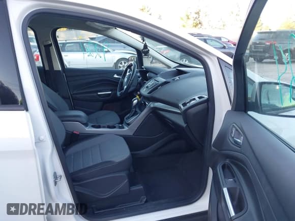 ✅ 2013 Ford C-Max SE • VIN: 1FADP5AU3DL537113 • Lot: 43599224. Wystawiony na IAAI z przebiegiem 61 392 mil. Bezpłatny archiwum sprzedaży aukcyjnych z USA i szczegółowy raport historii pojazdu na DreamBid. Zdjęcie 5.