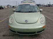 ✅ 2008 Volkswagen Beetle SE • VIN: 3VWRF31Y38M413855 • Lot: 70392625. Wystawiony na Copart z przebiegiem 76 261 mil. Bezpłatny archiwum sprzedaży aukcyjnych z USA i szczegółowy raport historii pojazdu na DreamBid. Zdjęcie 5.