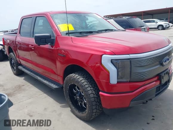 ✅ 2023 Ford F-150 Lightning Pro • VIN: 1FTVW1EL8PWG33656 • Лот: 42260659. Опубликован ранее на IAAI с пробегом 22 490 миль. Бесплатный доступ к архиву аукционных продаж из США и подробный отчёт об истории автомобиля на DreamBid. Изображение 1.