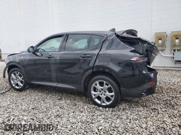 2024 Dodge Hornet R/T z VIN ZACPDFCW7R3A28835, wystawiony jako Copart lot #55566995 z przebiegiem 28 681 mil mil oraz Nie do naprawy • Non repairable. Historia ofert i sprzedaży dostępna na DreamBid. Obrazek 2.