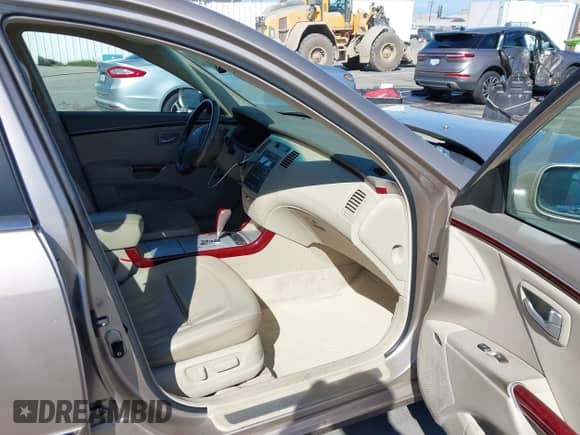 2007 Hyundai Azera SE with VIN KMHFC46F07A183646, listed as a IAAI auction lot 41705832 with 67,230 mi miles and . Bid and sale history available at DreamBid. Image 5.