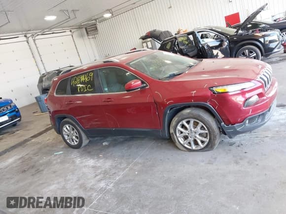 ✅ 2017 Jeep Cherokee Latitude • VIN: 1C4PJLCB8HW560464 • Lot: 42694469. Wystawiony na IAAI z przebiegiem 148 898 mil. Bezpłatny archiwum sprzedaży aukcyjnych z USA i szczegółowy raport historii pojazdu na DreamBid. Zdjęcie 6.