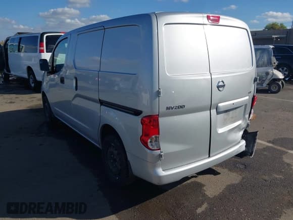 ✅ 2018 Nissan NV200 SV • VIN: 3N6CM0KN0JK700490 • Lot: 43640303. Wystawiony na IAAI z przebiegiem 136 740 mil. Bezpłatny archiwum sprzedaży aukcyjnych z USA i szczegółowy raport historii pojazdu na DreamBid. Zdjęcie 3.