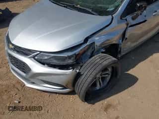 2017 Chevrolet Cruze LT с VIN 1G1BH5SEXH7226419, выставлен на аукционе IAAI как лот 43244486 с пробегом 131 588 миль миль и . История ставок и продаж доступна на DreamBid. Изображение 6.