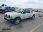 1995 Chevrolet S-10 LS с VIN 1GCDT19WXS8129972, выставлен на аукционе IAAI как лот 42455348 с пробегом 176 732 миль миль и . История ставок и продаж доступна на DreamBid. Изображение 2.