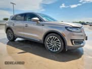 ✅ 2019 Lincoln Nautilus Reserve • VIN: 2LMPJ6LP6KBL20089 • Lot: 63369205. Wystawiony na Copart z przebiegiem 51 110 mil. Bezpłatny archiwum sprzedaży aukcyjnych z USA i szczegółowy raport historii pojazdu na DreamBid. Zdjęcie 4.