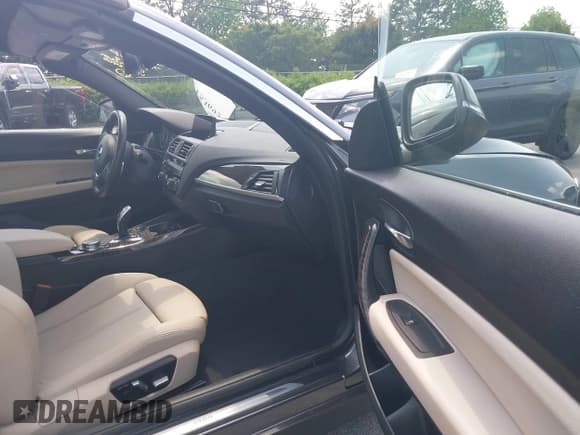 ✅ 2016 BMW 2 Series 228i xDrive • VIN: WBA1L9C50GV324910 • Lot: 42153692. Wystawiony na IAAI z przebiegiem 48 785 mil. Bezpłatny archiwum sprzedaży aukcyjnych z USA i szczegółowy raport historii pojazdu na DreamBid. Zdjęcie 5.