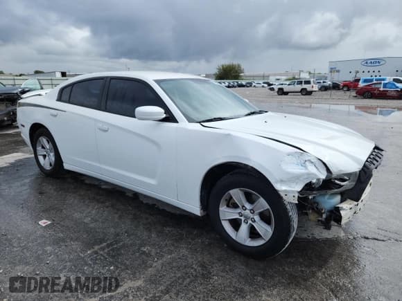 ✅ 2011 Dodge Charger Rallye • VIN: 2B3CL3CGXBH502738 • Lot: 81586825. Listed on Copart with 148,100 mi. Free auction sales archive from the USA and detailed vehicle history report at DreamBid. Image 4.
