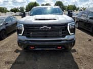 ✅ 2025 Chevrolet Silverado 2500HD LT • VIN: 2GC4KNEY6S1143968 • Lot: 69781745. Wystawiony na Copart z przebiegiem 20 570 mil. Bezpłatny archiwum sprzedaży aukcyjnych z USA i szczegółowy raport historii pojazdu na DreamBid. Zdjęcie 5.