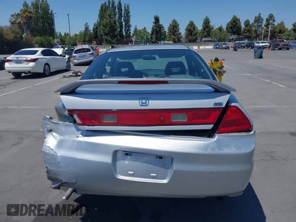 2001 Honda Accord EX с VIN 1HGCG22501A034854, выставлен на аукционе IAAI как лот 42784374 с пробегом 234 824 миль миль и . История ставок и продаж доступна на DreamBid. Изображение 16.
