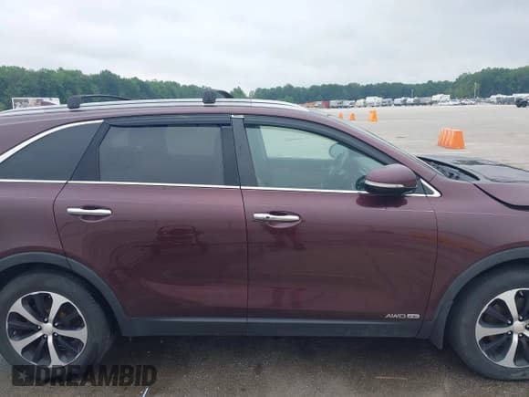✅ 2016 Kia Sorento EX • VIN: 5XYPHDA59GG121557 • Lot: 42358212. Listed on IAAI with 186,035 mi. Free auction sales archive from the USA and detailed vehicle history report at DreamBid. Image 14.