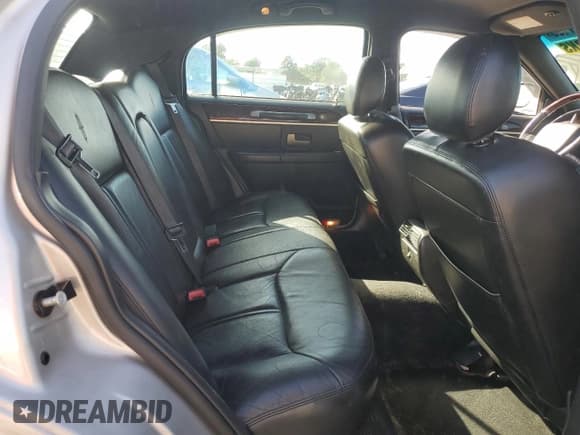 ✅ 2008 Lincoln Town Car Limited • VIN: 2LNHM82W78X645471 • Lot: 85371405. Wystawiony na Copart z przebiegiem 113 689 mil. Bezpłatny archiwum sprzedaży aukcyjnych z USA i szczegółowy raport historii pojazdu na DreamBid. Zdjęcie 10.