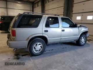 2002 Chevrolet Blazer LS z VIN 1GNDT13WX2K149500, wystawiony jako Copart lot #81766444 z przebiegiem 251 330 mil mil oraz Szkoda całkowita • Salvage title. Historia ofert i sprzedaży dostępna na DreamBid. Obrazek 3.