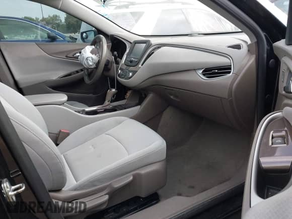 2018 Chevrolet Malibu LS z VIN 1G1ZC5STXJF107986, wystawiony jako IAAI lot #42565929 z przebiegiem 75 557 mil mil oraz . Historia ofert i sprzedaży dostępna na DreamBid. Obrazek 5.