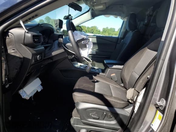 ✅ 2024 Ford Explorer XLT • VIN: 1FMSK8DH0RGA44842 • Lot: 69425005. Wystawiony na Copart z przebiegiem 54 472 mil. Bezpłatny archiwum sprzedaży aukcyjnych z USA i szczegółowy raport historii pojazdu na DreamBid. Zdjęcie 7.