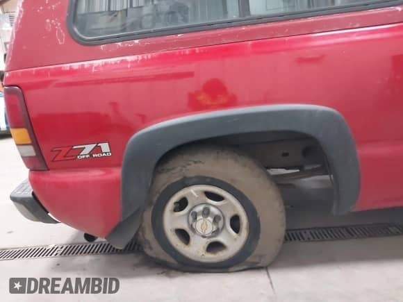 2001 Chevrolet Silverado 1500 с VIN 1GCEK14V11Z159585, выставлен на аукционе IAAI как лот 41654665 с пробегом 191 800 миль миль и . История ставок и продаж доступна на DreamBid. Изображение 6.