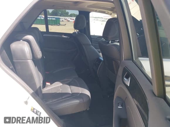 ✅ 2015 Mercedes-Benz M 400 • VIN: 4JGDA5GB6FA534279 • Lot: 42653610. Wystawiony na IAAI z przebiegiem 101 940 mil. Bezpłatny archiwum sprzedaży aukcyjnych z USA i szczegółowy raport historii pojazdu na DreamBid. Zdjęcie 8.