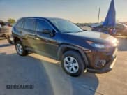 ✅ 2022 Toyota RAV4 LE • VIN: 2T3H1RFV5NC198604 • Lot: 82107685. Wystawiony na Copart z przebiegiem 32 272 mil. Bezpłatny archiwum sprzedaży aukcyjnych z USA i szczegółowy raport historii pojazdu na DreamBid. Zdjęcie 4.