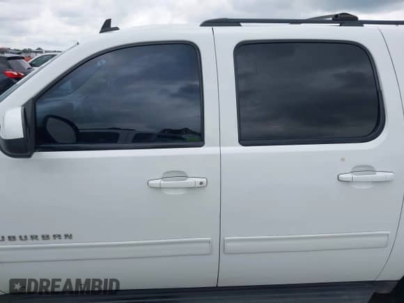 2014 Chevrolet Suburban LT z VIN 1GNSCJE02ER153469, wystawiony jako IAAI lot #42481563 z przebiegiem 249 441 mil mil oraz . Historia ofert i sprzedaży dostępna na DreamBid. Obrazek 15.