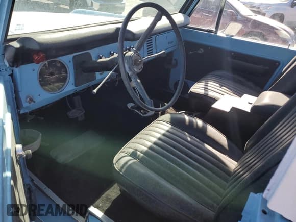 ✅ 1976 Ford Bronco • VIN: U15GLB56086 • Lot: 74910244. Wystawiony na Copart z przebiegiem Nie podano. Bezpłatny archiwum sprzedaży aukcyjnych z USA i szczegółowy raport historii pojazdu na DreamBid. Zdjęcie 9.