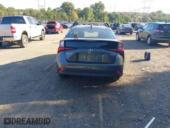 2022 Toyota Prius LE z VIN JTDL9MFU2N3034161, wystawiony jako IAAI lot #43081775 z przebiegiem 63 531 mil mil oraz . Historia ofert i sprzedaży dostępna na DreamBid. Obrazek 16.