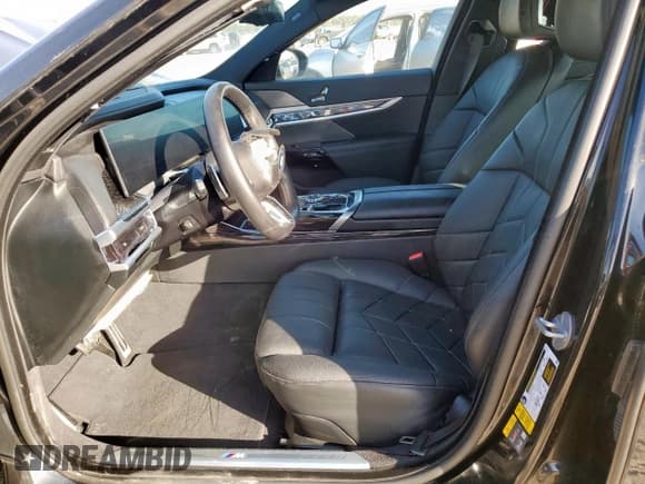 ✅ 2024 BMW i7 xDrive60 • VIN: WBY53EJ04RCP86968 • Lot: 90715645. Wystawiony na Copart z przebiegiem 8 555 mil. Bezpłatny archiwum sprzedaży aukcyjnych z USA i szczegółowy raport historii pojazdu na DreamBid. Zdjęcie 7.