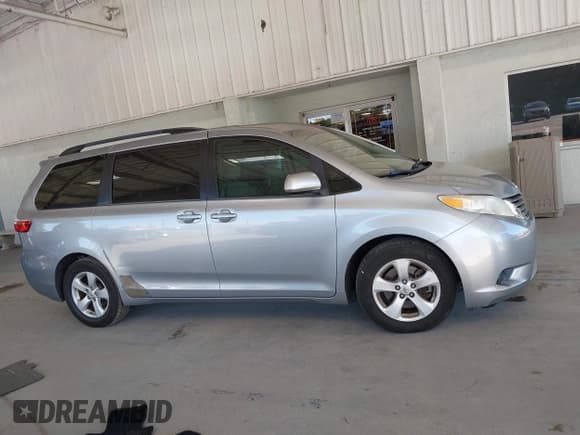 ✅ 2015 Toyota Sienna LE • VIN: 5TDKK3DC2FS532946 • Lot: 43737580. Listed on IAAI with 57,527 mi. Free auction sales archive from the USA and detailed vehicle history report at DreamBid. Image 13.