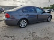 ✅ 2006 BMW 3 Series 325i • VIN: WBAVB17566NK38449 • Lot: 64977945. Wystawiony na Copart z przebiegiem 219 718 mil. Bezpłatny archiwum sprzedaży aukcyjnych z USA i szczegółowy raport historii pojazdu na DreamBid. Zdjęcie 3.